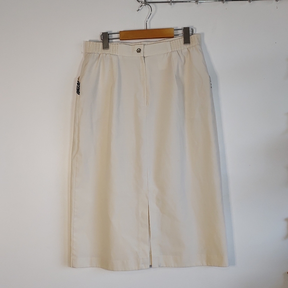 Vintage 80s Skirt (White + Abstract Pocket details) - Picture 13 of 15